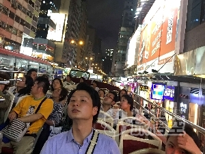 香港 オープントップバス 夜景観賞 + 女人街